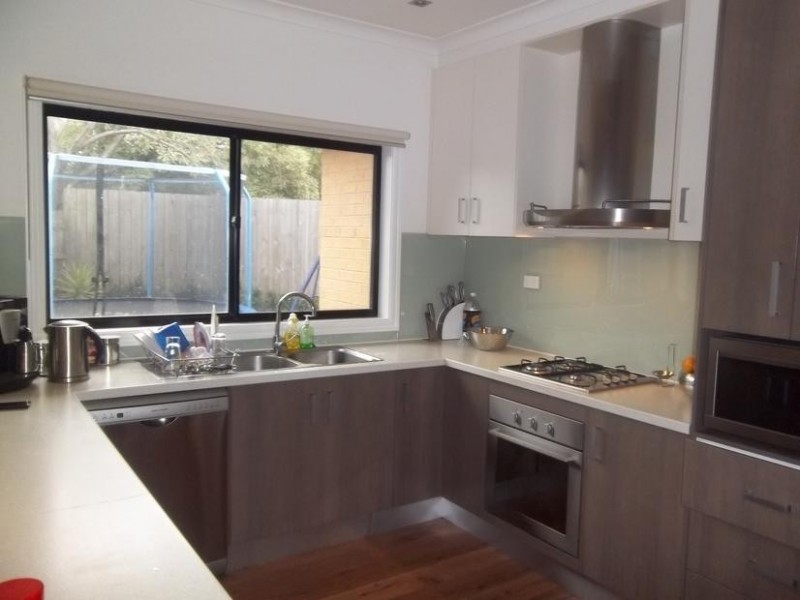 2/11 Lammas court, Mulgrave VIC 3170