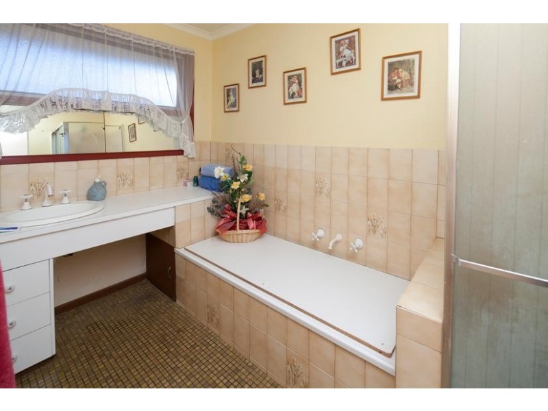 13 Mark Court, Dandenong North VIC 3175