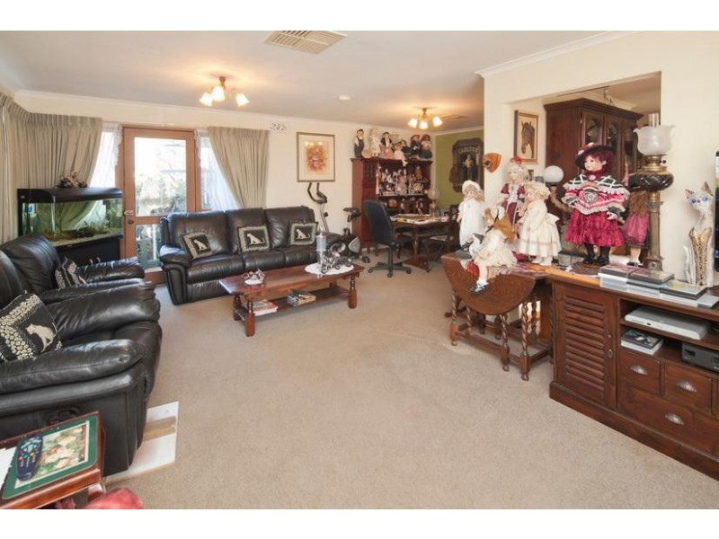 13 Mark Court, Dandenong North VIC 3175