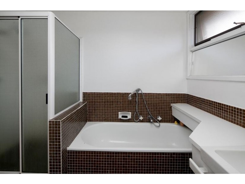 18 Withers Avenue, Mulgrave VIC 3170