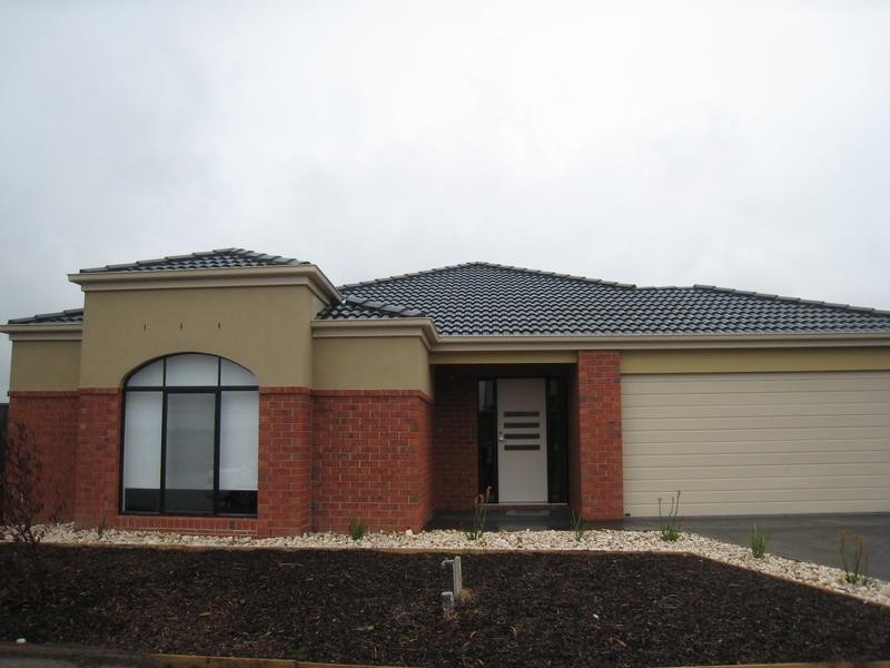 229 Paterson Drive, Lynbrook VIC 3975