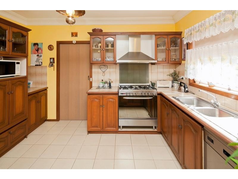 77 Gladeswood Drive, Mulgrave VIC 3170