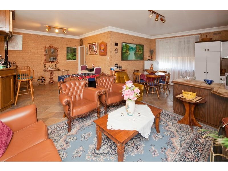 77 Gladeswood Drive, Mulgrave VIC 3170