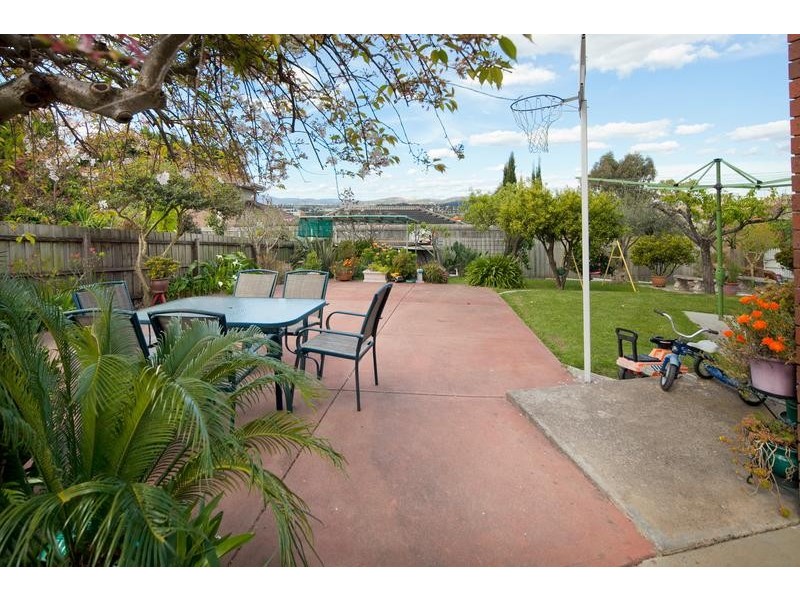 77 Gladeswood Drive, Mulgrave VIC 3170