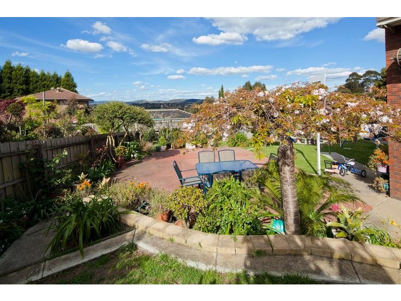 77 Gladeswood Drive, Mulgrave VIC 3170