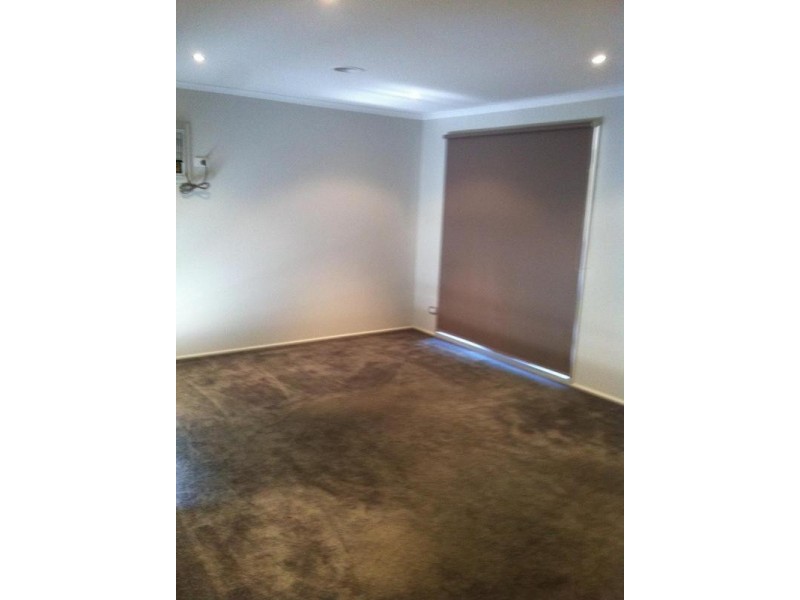 1/78 endeavour drive, Cranbourne North VIC 3977