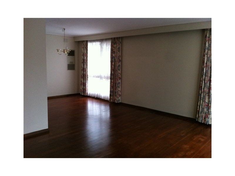 8 Oxford Court, Dandenong North VIC 3175