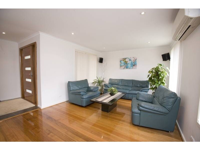 8 Julius Crescent, Noble Park North VIC 3174