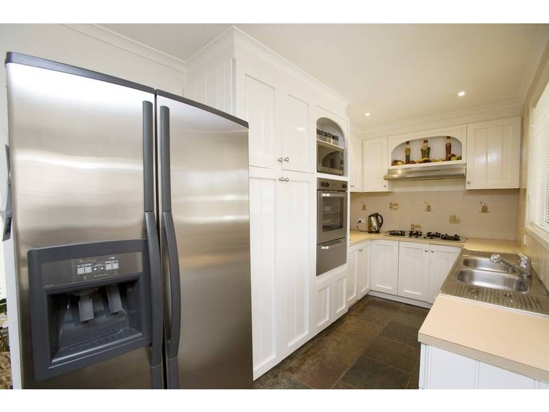 8 Julius Crescent, Noble Park North VIC 3174