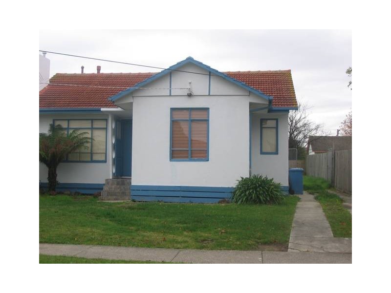 17 Chifley Crescent, Dandenong North VIC 3175