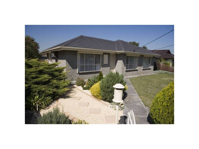 135 Albany Drive, Mulgrave VIC 3170