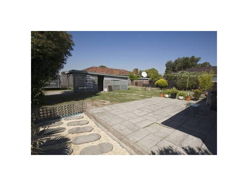 135 Albany Drive, Mulgrave VIC 3170