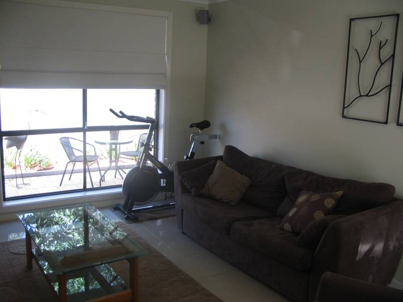 2/20 Camellia Avenue, Noble Park North VIC 3174