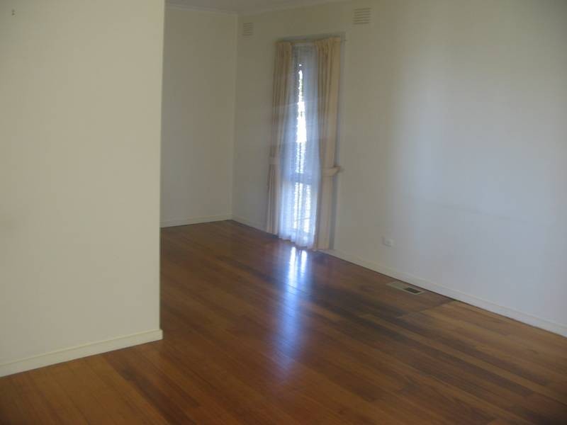 8 Garfield Court, Dandenong North VIC 3175