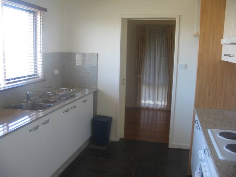 8 Garfield Court, Dandenong North VIC 3175