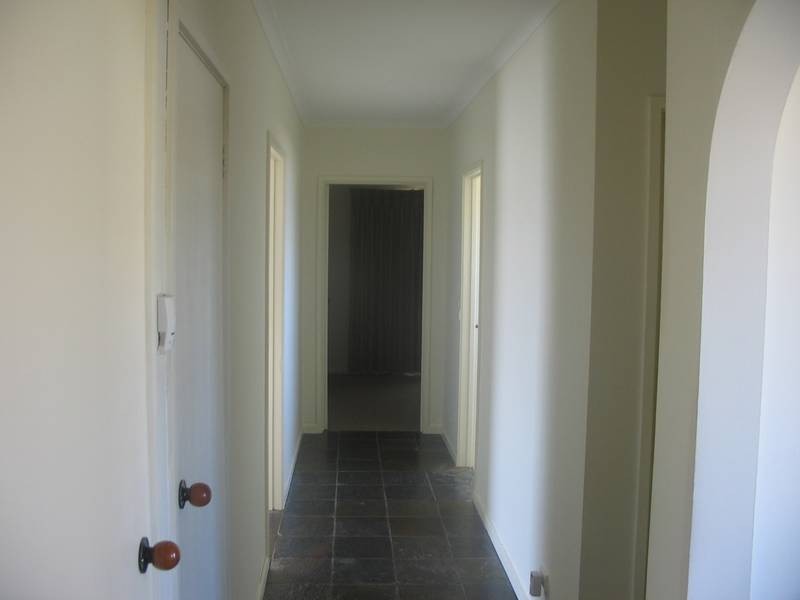 8 Garfield Court, Dandenong North VIC 3175