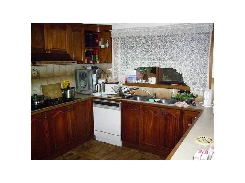 9 Charles Green Avenue, Endeavour Hills VIC 3802