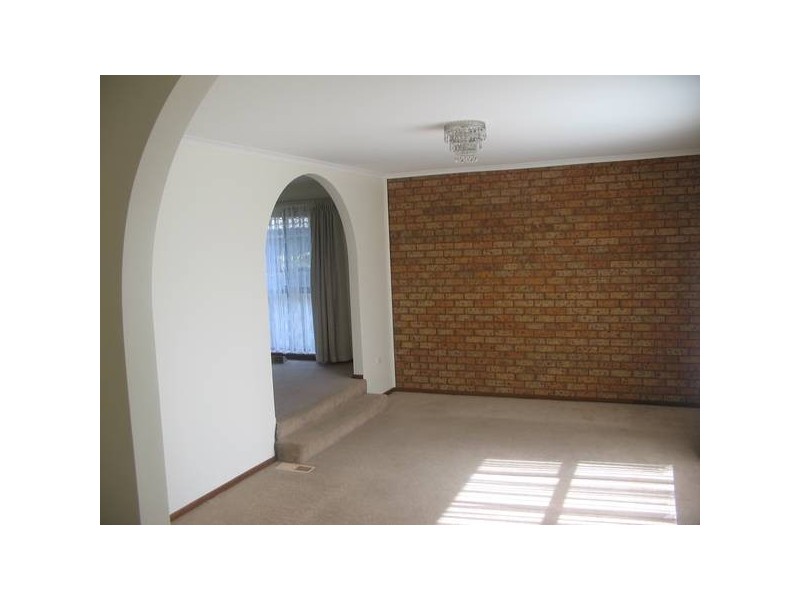 6 Alan Court, Noble Park North VIC 3174