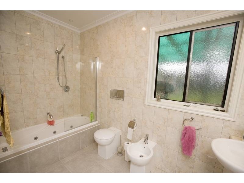 8 Holly Avenue, Dandenong North VIC 3175