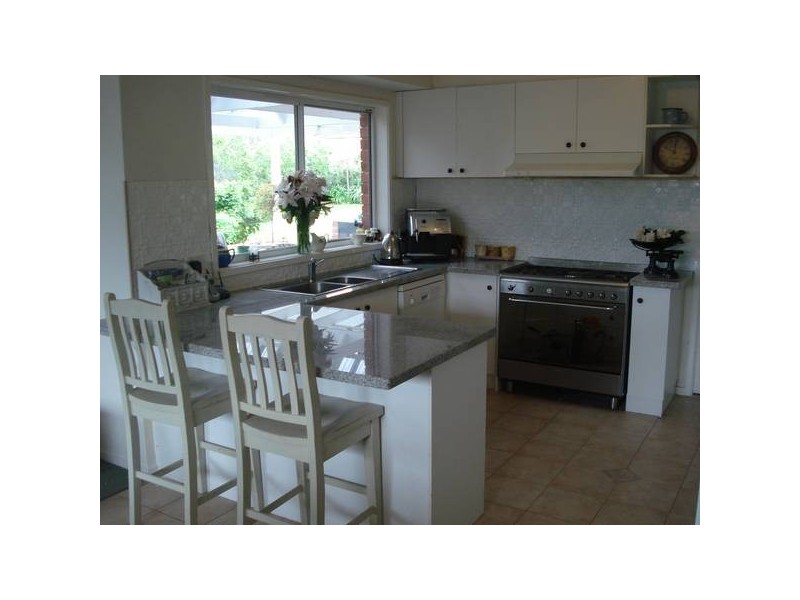 2 Lena Court, Berwick VIC 3806