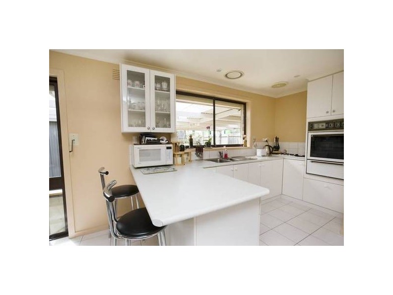 27 Neasham Drive, Dandenong North VIC 3175