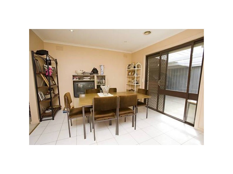 27 Neasham Drive, Dandenong North VIC 3175