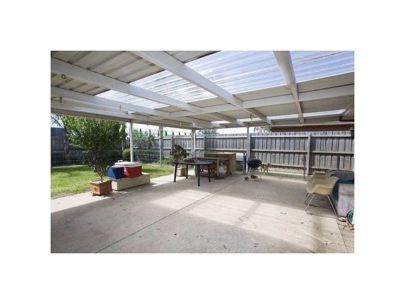 27 Neasham Drive, Dandenong North VIC 3175