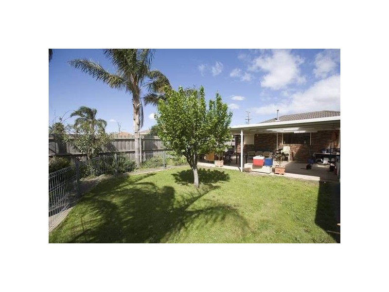 27 Neasham Drive, Dandenong North VIC 3175