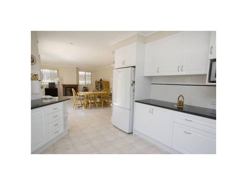 15 Mayfair Close, Mulgrave VIC 3170