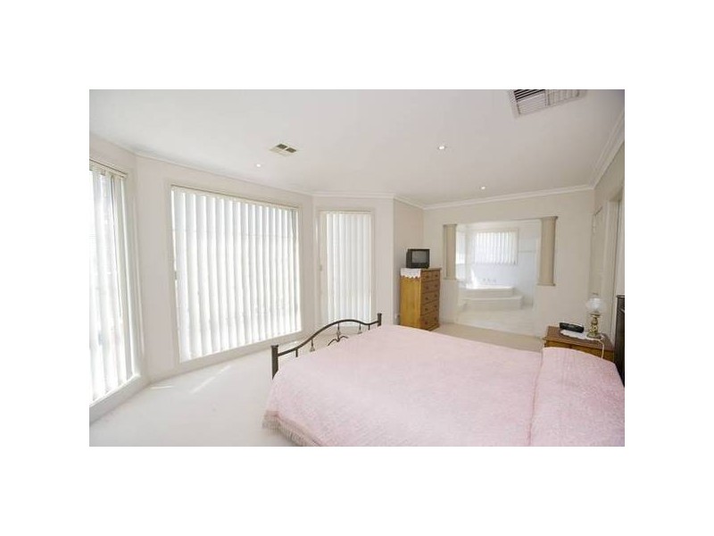 15 Mayfair Close, Mulgrave VIC 3170
