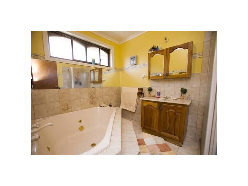 4 Elwick Court, Noble Park North VIC 3174