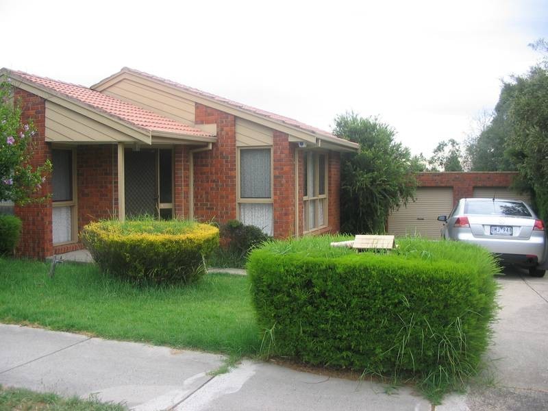 124 Gleneagles Drive, Endeavour Hills VIC 3802