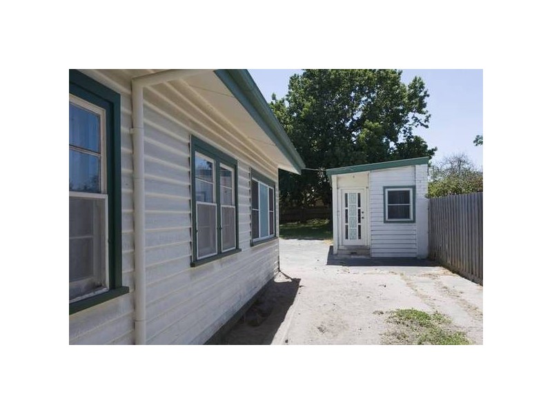 15 Athol Road, Noble Park VIC 3174