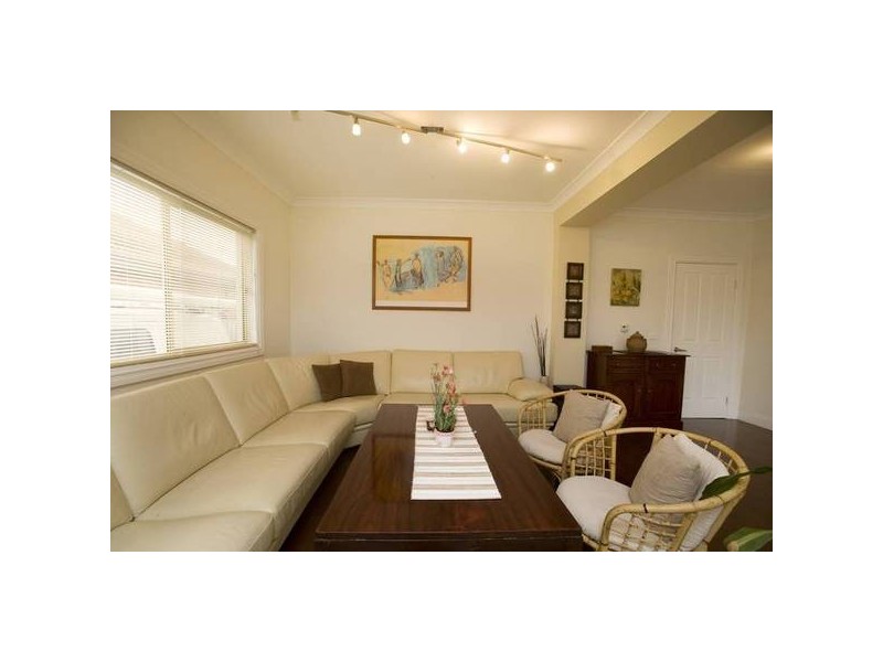 17 Wall Street, Noble Park VIC 3174