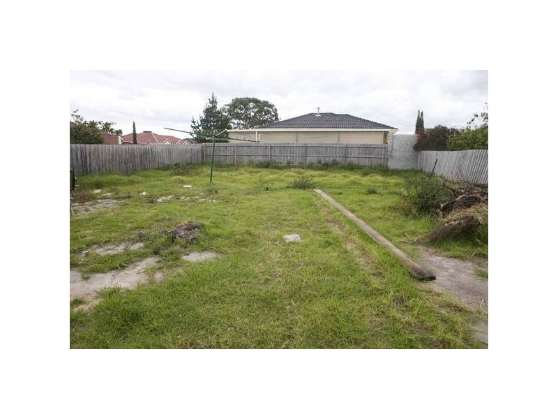 17 Wall Street, Noble Park VIC 3174