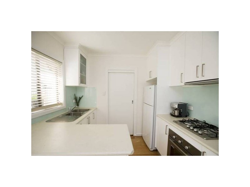 17 Lee Avenue, Springvale VIC 3171