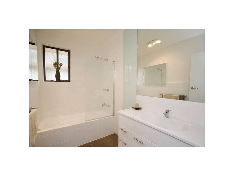 17 Lee Avenue, Springvale VIC 3171