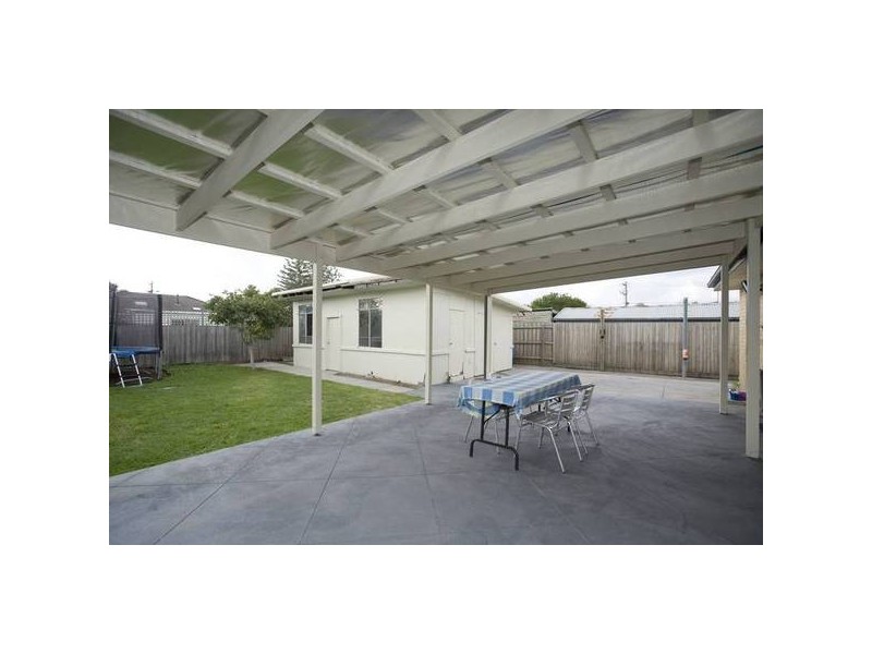 17 Lee Avenue, Springvale VIC 3171