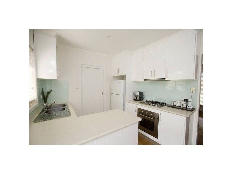 17 Lee Avenue, Springvale VIC 3171