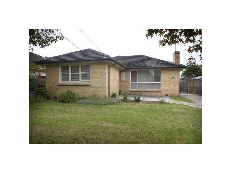 17 Lee Avenue, Springvale VIC 3171