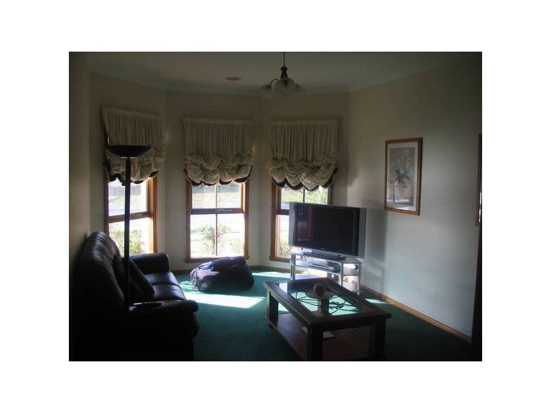 11 Bounty Way, Berwick VIC 3806