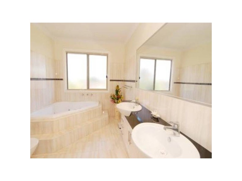 8 Albert Crescent, Mulgrave VIC 3170