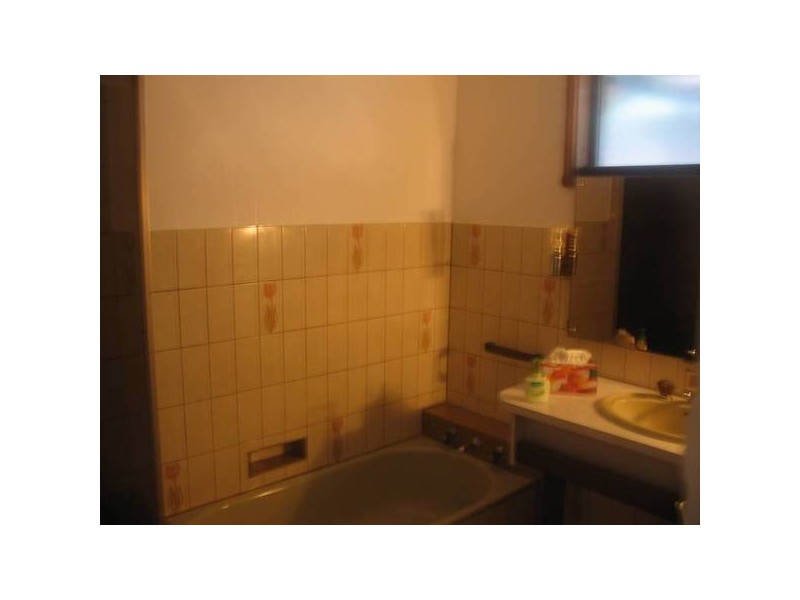 4 Stadbroke Crescent, Noble Park North VIC 3174