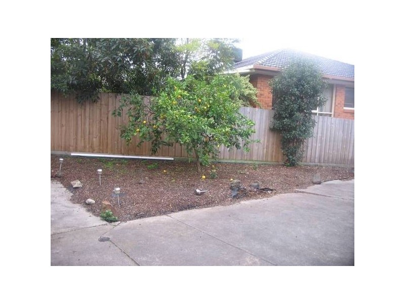 4 Stadbroke Crescent, Noble Park North VIC 3174