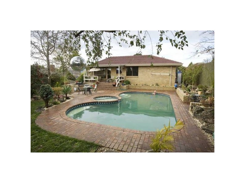 24 Outlook Drive, Dandenong North VIC 3175