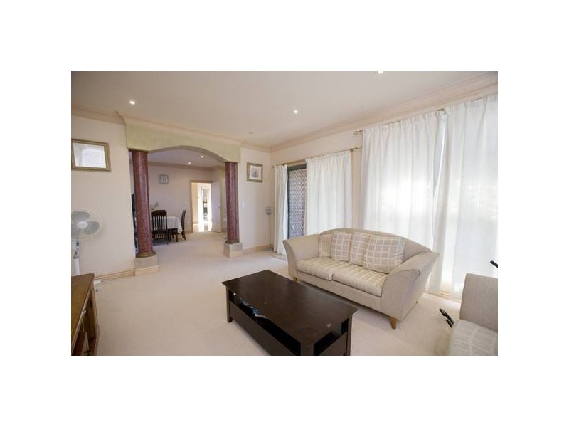21 Burlington Chase, Hampton Park VIC 3976