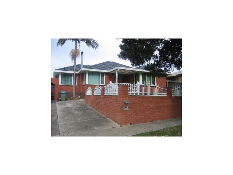 2 Adelong Court, Dandenong North VIC 3175