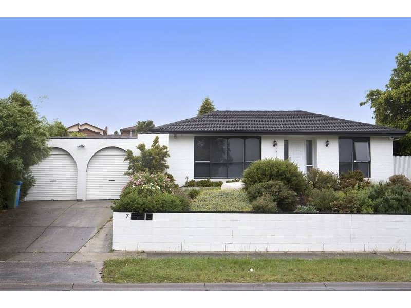 7 Hughes Close, Endeavour Hills VIC 3802