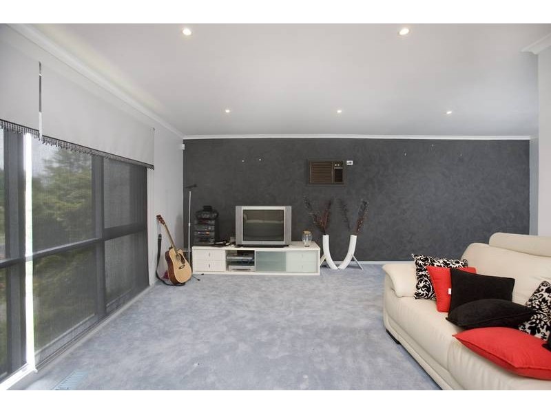 7 Hughes Close, Endeavour Hills VIC 3802