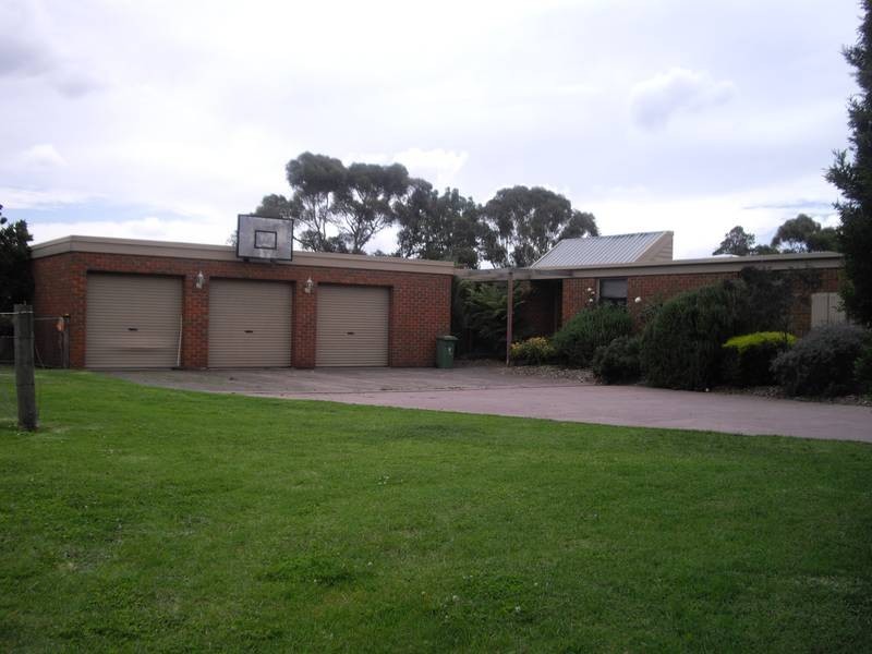 8 Roy Close, Narre Warren North VIC 3804